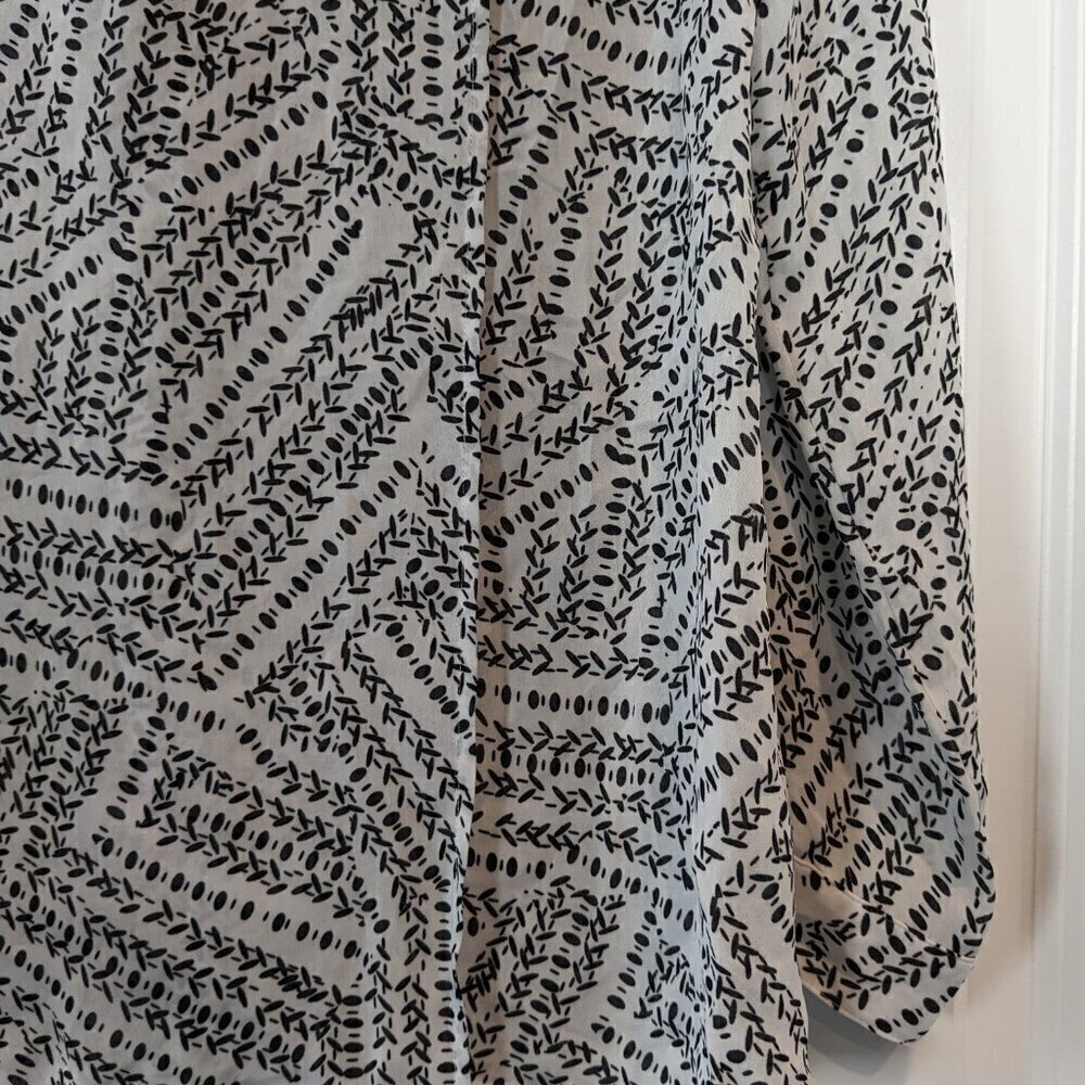 CAbi Button-up Blouse Womens M Black White Long Sleeve Split-Back Osaka Nights - Picture 12 of 16